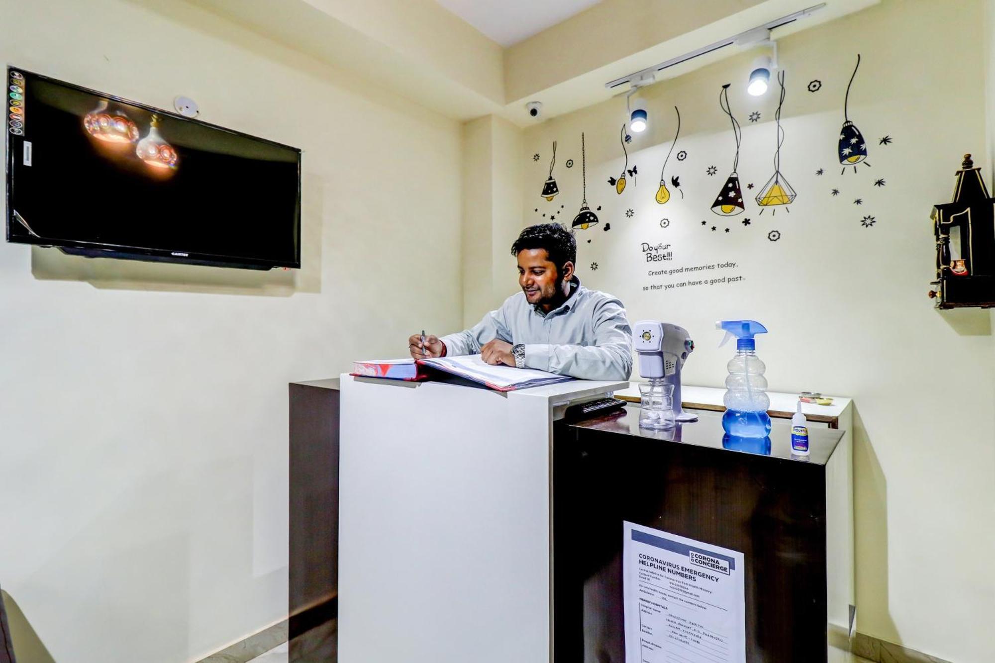 Hotel O Rs Hotels Near Pitampura Metro Δελχί Εξωτερικό φωτογραφία