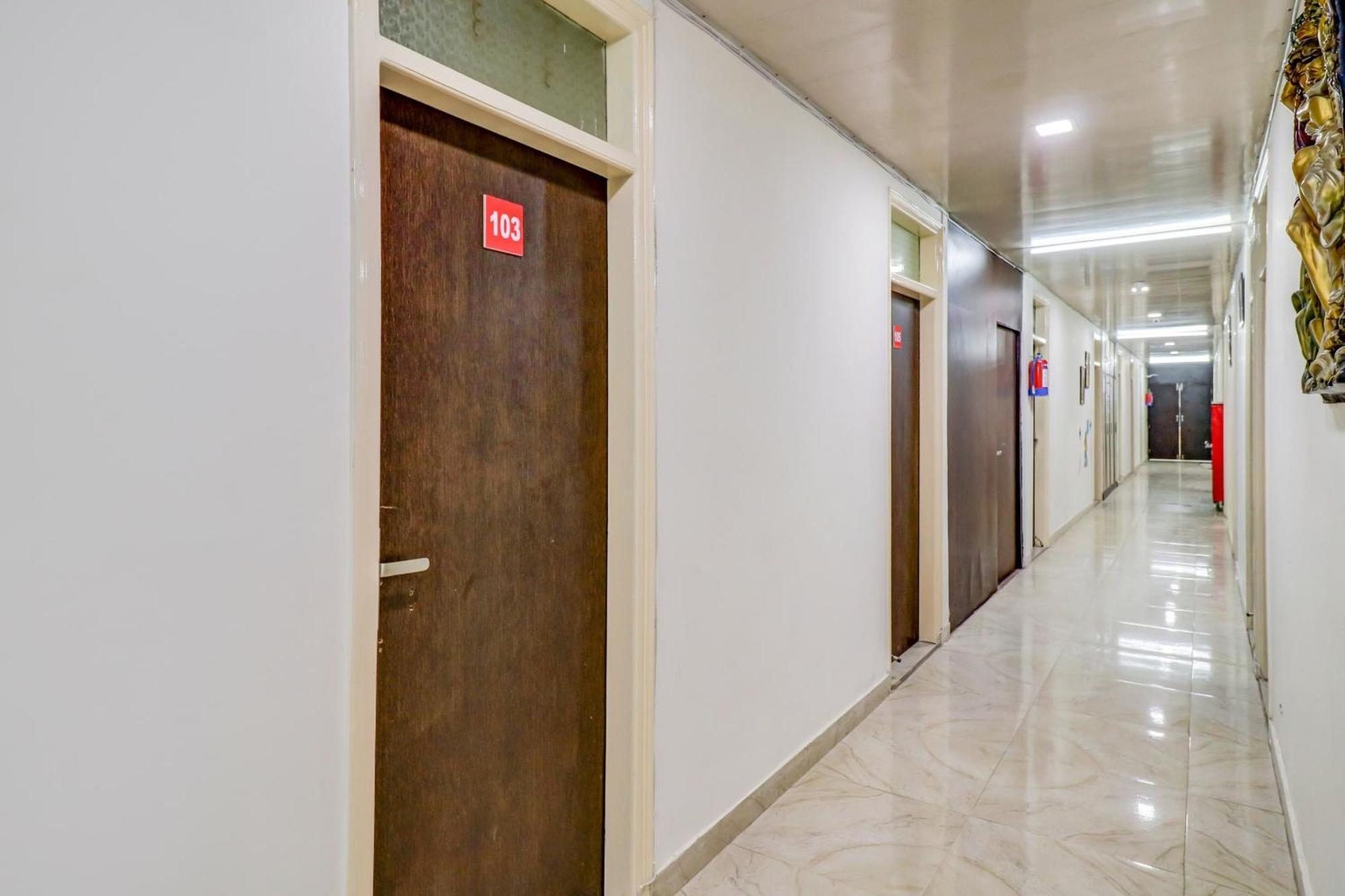 Hotel O Rs Hotels Near Pitampura Metro Δελχί Εξωτερικό φωτογραφία