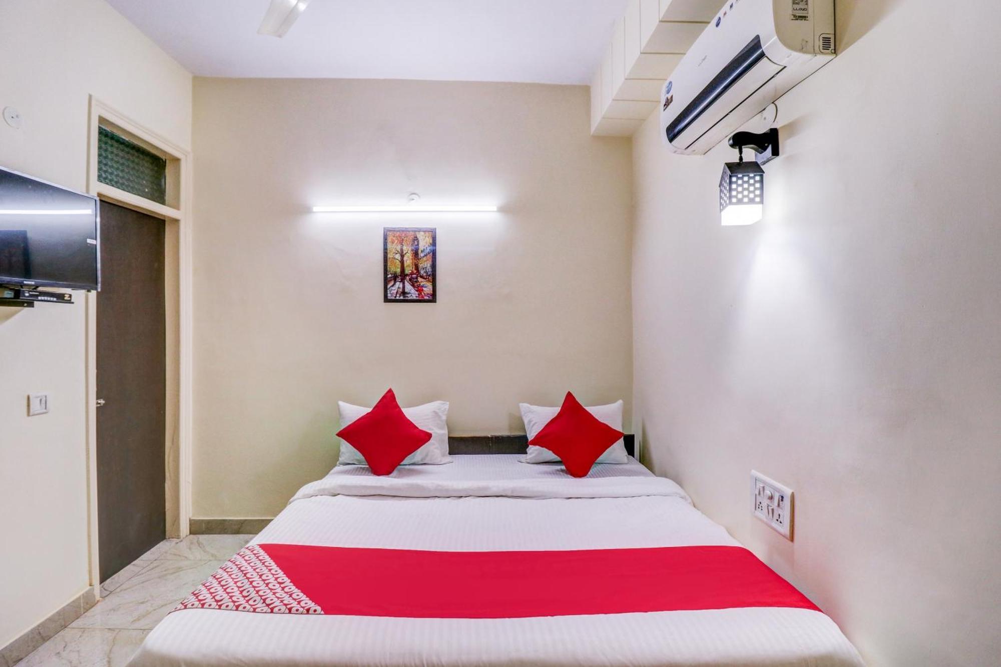 Hotel O Rs Hotels Near Pitampura Metro Δελχί Εξωτερικό φωτογραφία